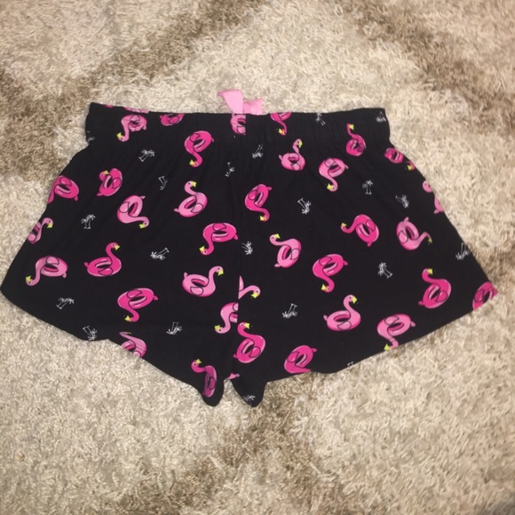 Woman shorts - Picture 2 of 3